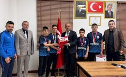 AFŞİN’DE ŞAMPİYON ÖĞRENCİLERE BELEDİYEDE MORAL VE TEBRİK