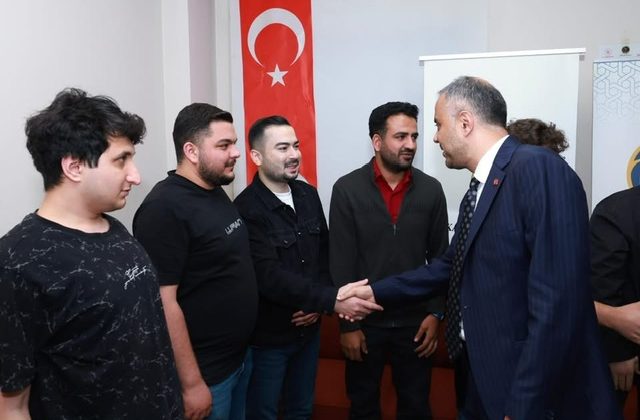 BAŞKAN HANİFİ TOPTAŞ GENÇLERLE BULUŞTU