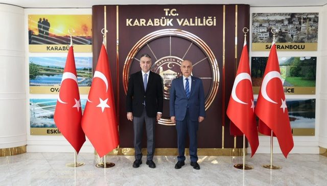 VAHİT KİRİŞÇİ’DEN KARABÜK VALİLİĞİ’NE ZİYARET