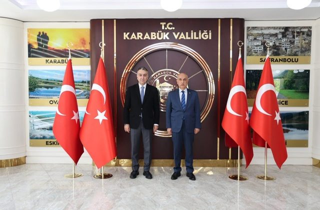 VAHİT KİRİŞÇİ’DEN KARABÜK VALİLİĞİ’NE ZİYARET