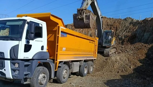 DULKADİROĞLU BELEDİYESİ’NDEN MAKSUTUŞAĞI MAHALLESİ’NDE YOL ÇALIŞMASI