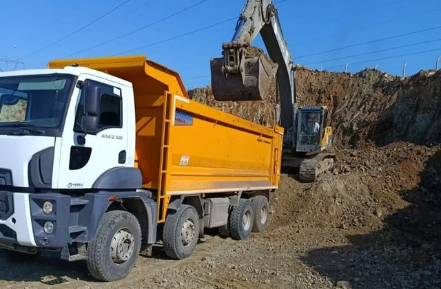DULKADİROĞLU BELEDİYESİ’NDEN MAKSUTUŞAĞI MAHALLESİ’NDE YOL ÇALIŞMASI