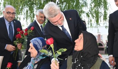 Bayram Coşkusu Şehrin Ulu Çınarlarıyla Paylaşıldı