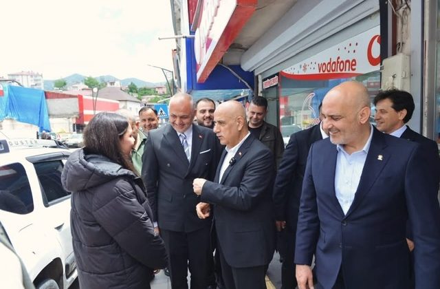 Prof. Dr. Vahit Kirişçi ve İl Başkanı M.Burak Gül’den Andırın’a Bayram ziyareti