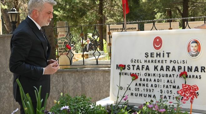 Aziz Şehitler ve Hayatını Kaybeden Öğrenciler Kabri Başında Dualarla Anıldı