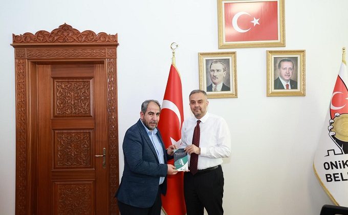 Kahramanmaraş’ta Balıkçılık Kültürünü Anlatan Eser Başkan Toptaş’a takdim edildi