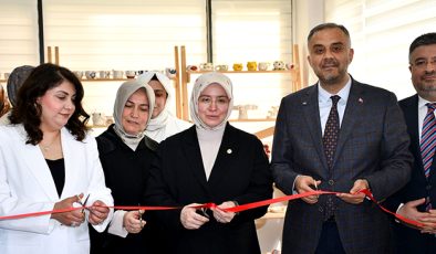 Onikişubat Belediyesi Kadın Emeği Seramik Atölyesi’nin eserleri görücüye çıktı