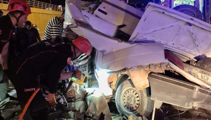 Kahramanmaraş’ta otomobil aydınla direğine çarptı: 3 yaralı