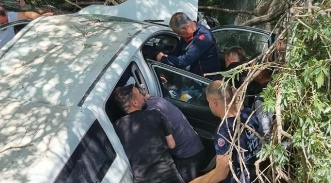 Kahramanmaraş’ta ticari araç kanala uçtu: 4 yaralı