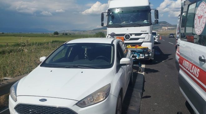 TAG Otoyolu’nda otomobil ile tır çarpıştı: 1 ölü, 2 yaralı