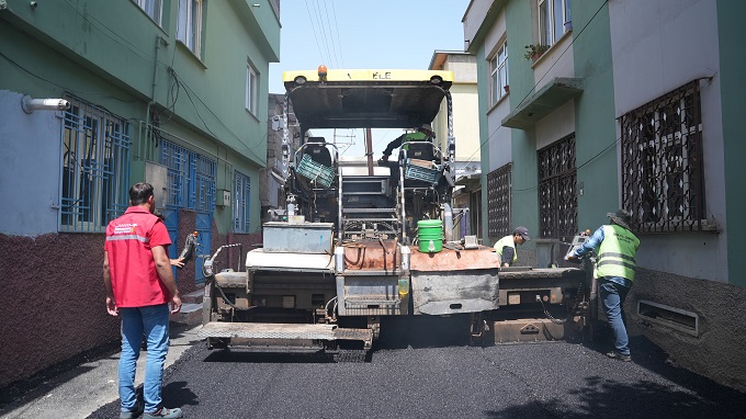 Büyükşehir, Dulkadiroğlu Yavuz Selim Mahallesi’nde Sokak Sokak Cadde Cadde Asfalt Seriyor