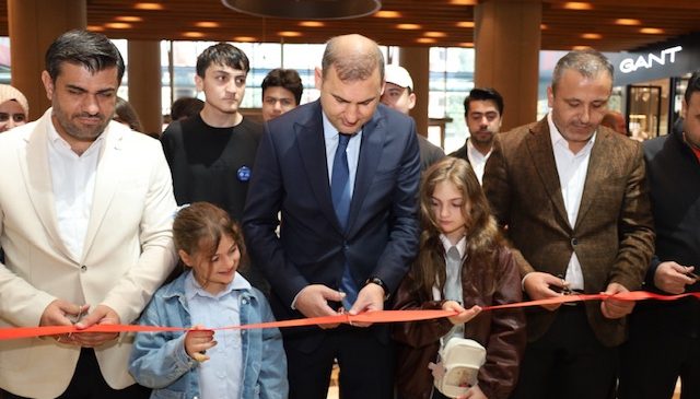 Gençlerin Tezhip Sergisi Piazza AVM’de Sanatseverlerle Buluştu