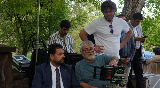 BİTLİS, AHLAT – Anadolu’nun köklü tarihi ve eşsiz doğal güzellikleriyle saklı bir hazinesi olan Bitlis’in Ahlat ilçesi, dev bir sinema projesine ev sahipliği yapıyor.