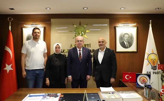 Mavi Vatan’ın Mimarı Cihat Yaycı AK Parti İl Başkanlığını Ziyaret Etti