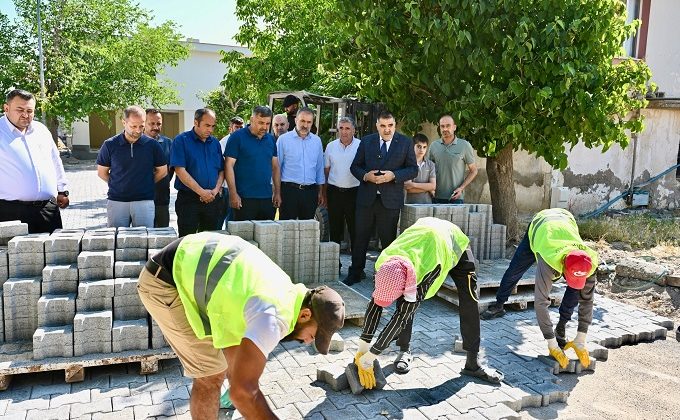 Beyoğlu Mahallesi’nde Kilit Parke Taşı Çalışmaları Sürüyor