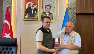“1978 Maraş Olaylarının Perde Arkası” Cabaroğlu’na Takdim Edildi