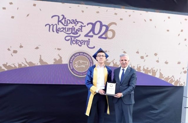 Kipaş Eğitim Kurumlarında Mezuniyet Coşkusu
