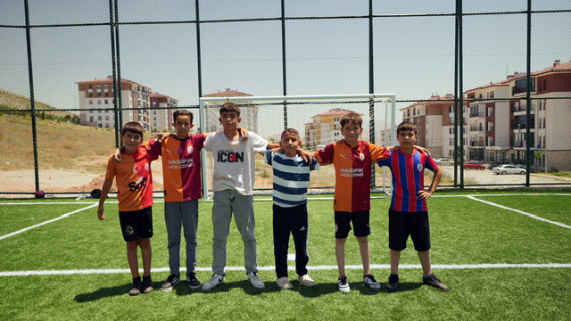 Büyükşehir’den Afşin’e 3 Yeni Halı Saha, Çocuklara Yeni Oyun Alanı