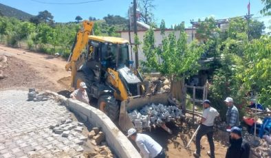 Kabasakal Mahallesi’nde Kilit Parke ve Çevre Düzenleme Çalışmaları Sürüyor