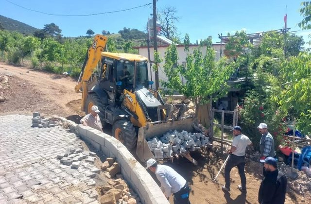 Kabasakal Mahallesi’nde Kilit Parke ve Çevre Düzenleme Çalışmaları Sürüyor