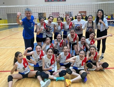 Onikişubat Belediyespor Midi Kız Voleybol Takımı Türkiye Şampiyonası Yolunda