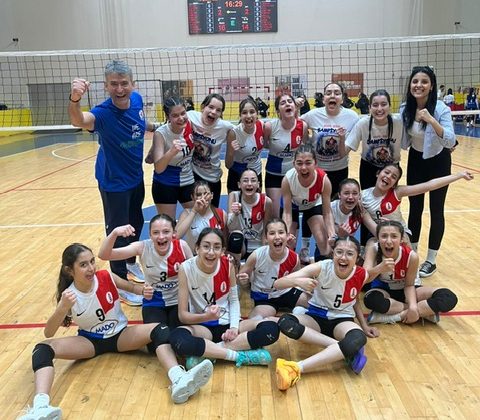 Onikişubat Belediyespor Midi Kız Voleybol Takımı Türkiye Şampiyonası Yolunda