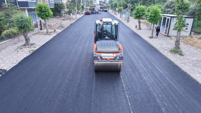 Büyükşehir’den Elbistan Pınarbaşı Caddesi’nde Kesintisiz Asfalt Mesaisi