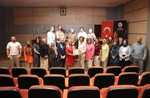 Kahramanmaraş Eczacı Odası’nda Klinik Dermokozmetik Eğitim Programı Tamamlandı