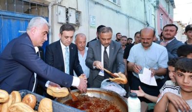 Başkan Toptaş Karacaoğlan Mahallesi’nde Vatandaşlarla Buluştu