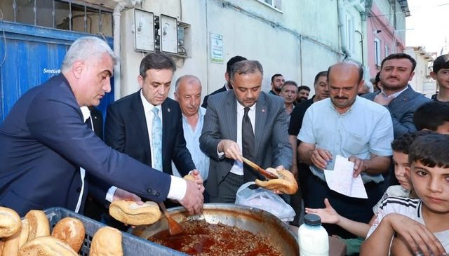 Başkan Toptaş Karacaoğlan Mahallesi’nde Vatandaşlarla Buluştu