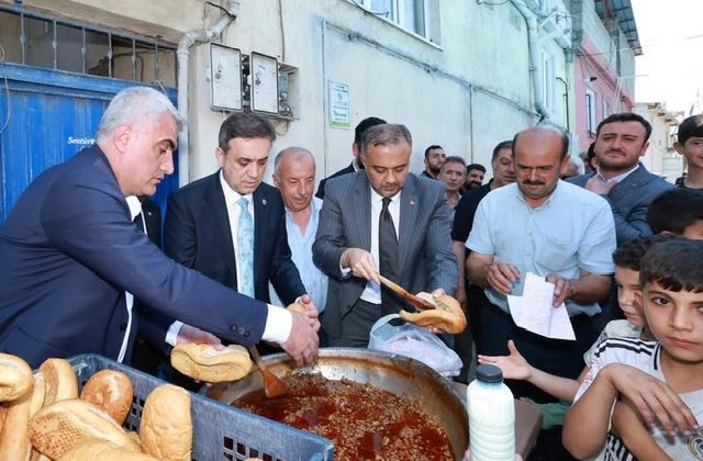 Başkan Toptaş Karacaoğlan Mahallesi’nde Vatandaşlarla Buluştu