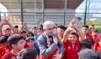 Elbistan Belediye Başkanı Gürbüz, Yaz Spor Okulu Öğrencileriyle Buluştu
