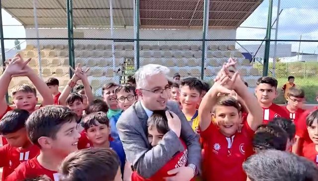Elbistan Belediye Başkanı Gürbüz, Yaz Spor Okulu Öğrencileriyle Buluştu