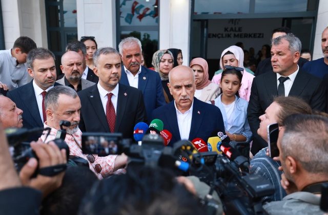 Onikişubat Belediyesi’nin Kale Gençlik Merkezi yoğun katılımla hizmete açıldı