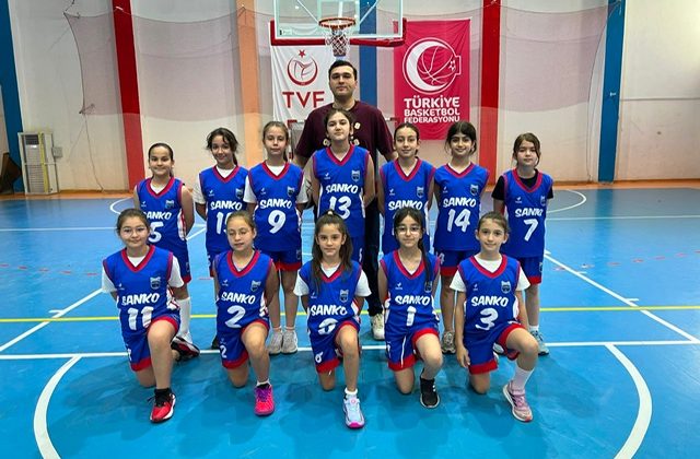 SANKO OKULLARI MİNİK ERKEK BASKETBOL TAKIMI ŞAMPİYON OLDU