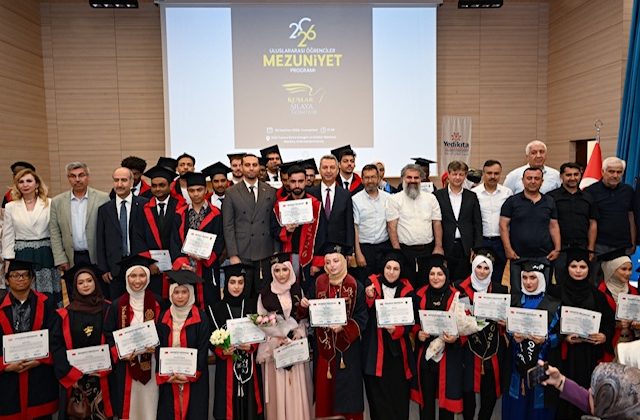 Uluslararası Öğrenciler Mezuniyet Coşkusunda Buluştu