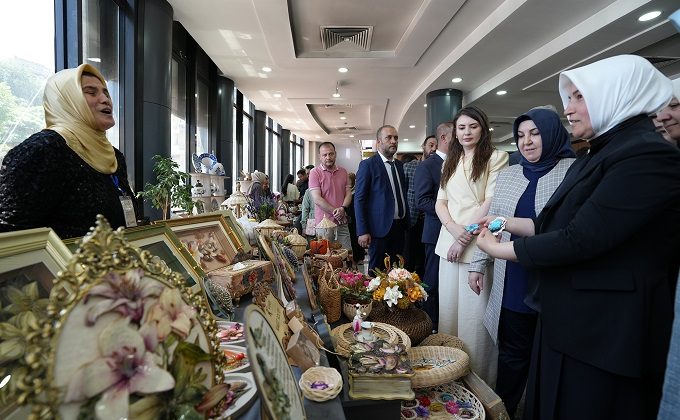 KAMEK’in El Emeği Göz Nuru Eserleri Yıl Sonu Sergisinde Görücüye Çıktı