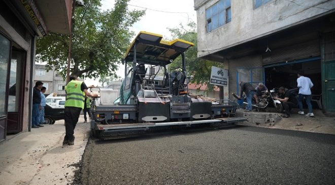 Büyükşehir’den, Dulkadiroğlu Menderes Mahallesi’nde Kesintisiz Asfalt Mesaisi