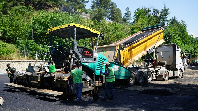 Büyükşehir, Dulkadiroğlu Pınarbaşı Caddesi’nde Asfalt Mesaisine Başladı