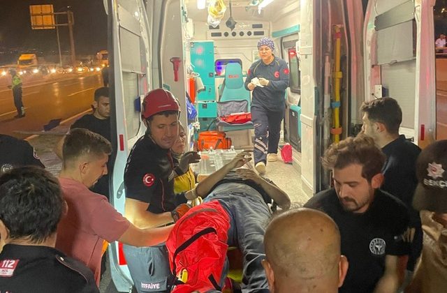 Kahramanmaraş’ta Feci Kaza: Otomobil Direğe Çarptı, 1’i Ağır 2 Yaralı