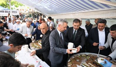 KSÜ Rektörü Okumuş, Geleneksel Aşure İkramı Programına Katıldı
