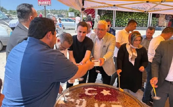 Başkan Haydar İkizer, Aşure Etkinliğinde Vatandaşlarla Bir Araya Geldi
