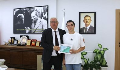 LGS Türkiye Birincisi Berken Duran Sarıtaş’a Başkan İkizer’den Tebrik
