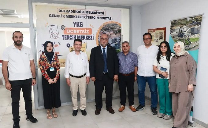 Başkan Akpınar, YKS Tercih Danışmanlığı Programını Ziyaret Etti