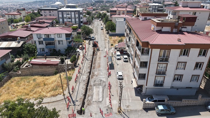 Şeref Eroğlu Caddesi’nde Altyapı Yenileme Çalışmaları Devam Ediyor