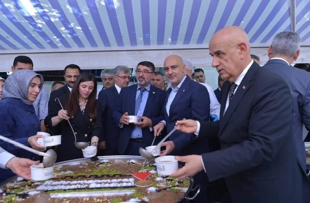 AK Parti Kahramanmaraş Teşkilatı, Ulu Camii’ndeki Aşure Programına Katıldı