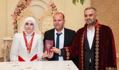 Kahramanmaraş’ta sevgi engel tanımadı: Doğuştan görme engelli iki öğretmen hayatlarını birleştirdi