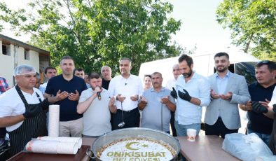 Başkan Toptaş, Dönüklü Mahallesi sakinleriyle aşure sofrasında buluştu