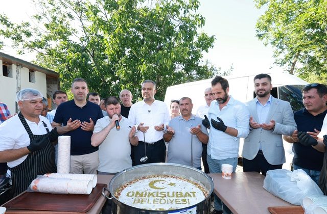 Başkan Toptaş, Dönüklü Mahallesi sakinleriyle aşure sofrasında buluştu