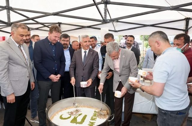 Vali Ünlüer, Aşure Programında Vatandaşlarla Buluştu